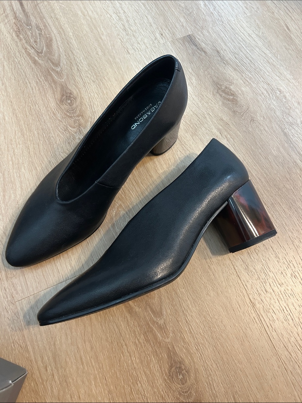 Vagabond Black Leather Eve pumps